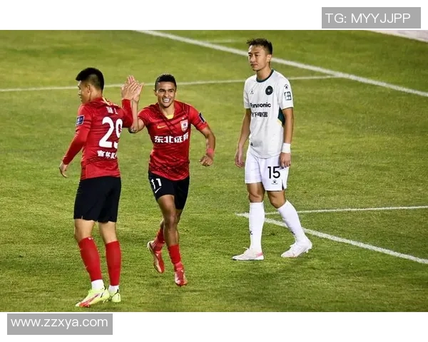 天津足球队迎战辽宁队全力争胜展现球队实力与风采